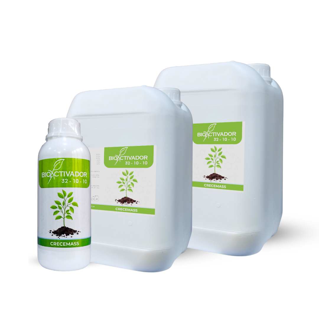 Envases de Crecemass 32-10-10, fertilizante de nitrógeno foliar líquido de Bioactivador, diseñado para potenciar el desarrollo vegetativo de las plantas.