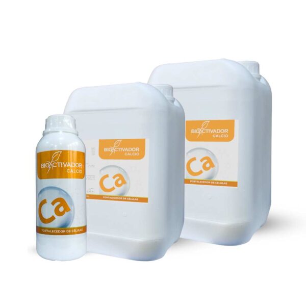 Envase del fertilizante calcio foliar Bioactivador, aplicado en etapa de cuajado para prevenir la deficiencia de calcio en las plantas y fortalecer frutos.