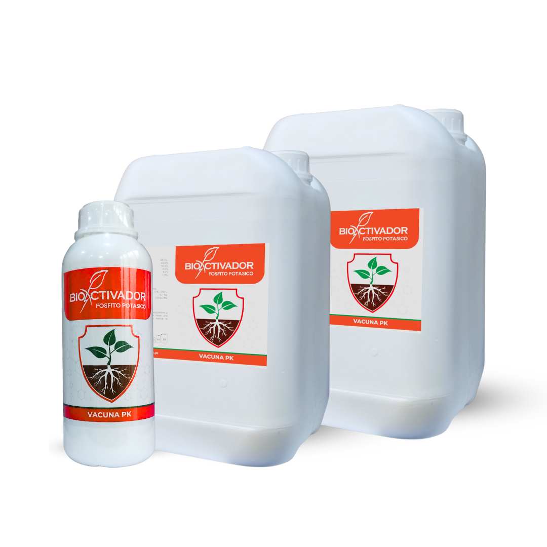 Envases de Vacuna PK, fosfito de potasio agrícola que actúa como inductor de resistencia para estimular fitoalexinas y defensas naturales en las plantas.